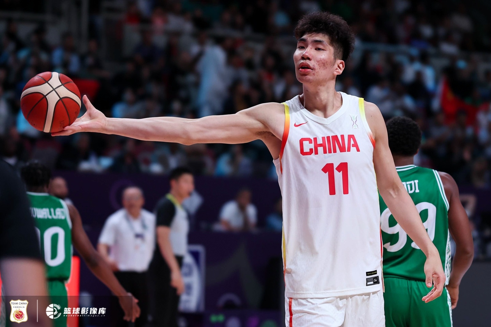 九游体育APP-赵睿：余嘉豪在欧洲拉练的时候打得很好 来回跑、体能是他的弱项